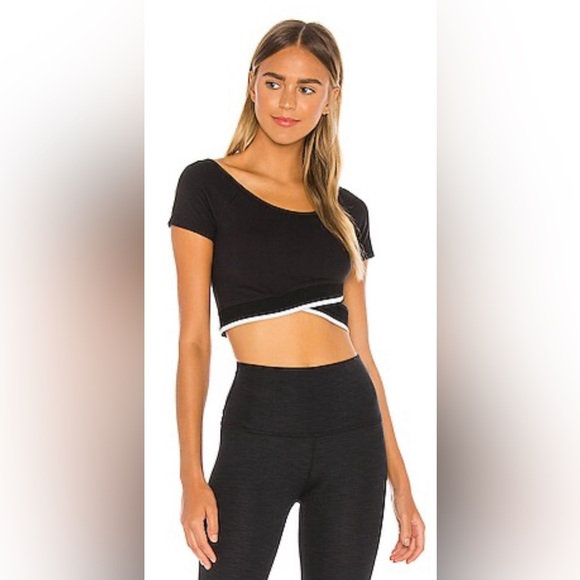 BEYOND YOGA Cross For Words Reversible Cropped Top Jet Black NWT $74 M MEDIUM - Picture 1 of 5